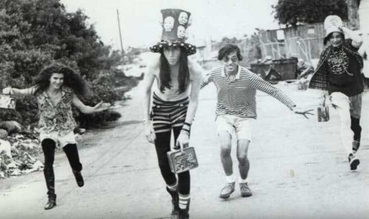 4. В 1989 году Брайан вместе с гитаристом Скотом Путески создал свою рок-группу "Мэрилин Мэнсон и пугающие детишки"