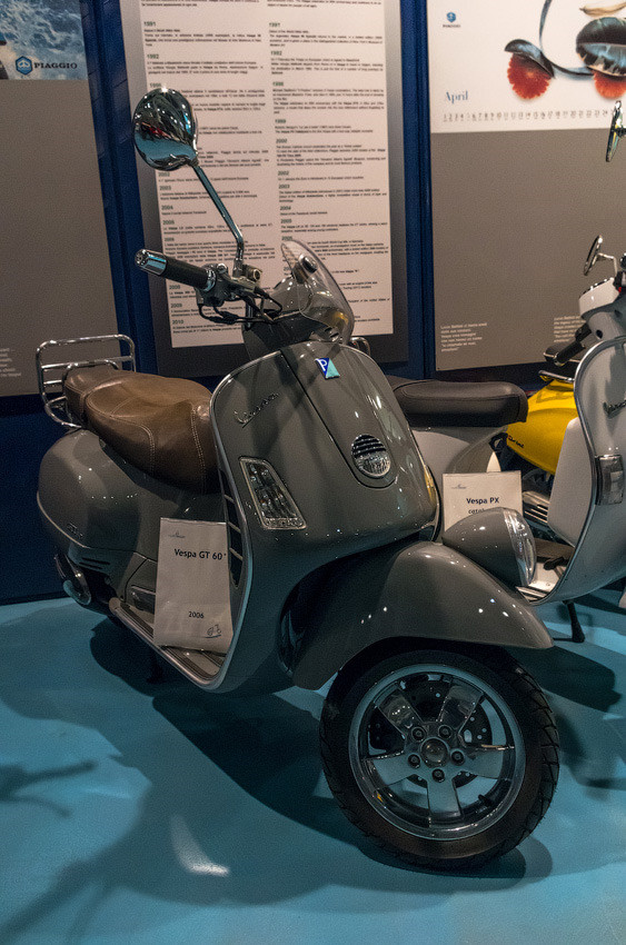 Вполне современная Vespa GT 60.