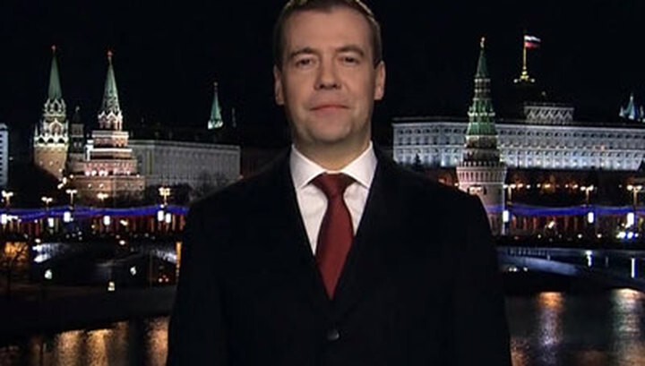 Семикратное поздравление Медведева.