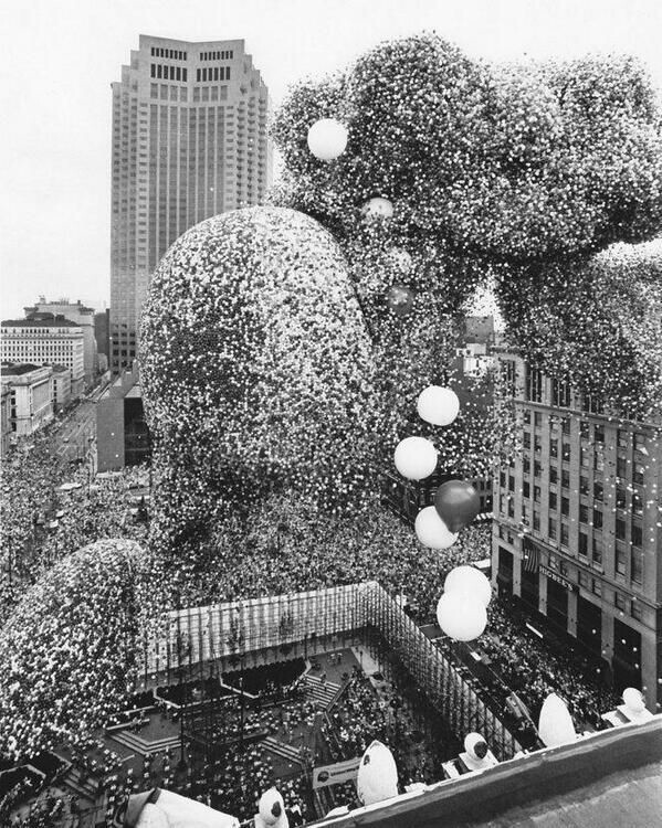 Миллионы воздушных шаров в небе Кливленда, 1986 год.