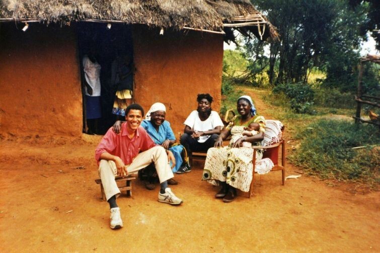 Барак Обама в родном городе Отца, 1988 год.