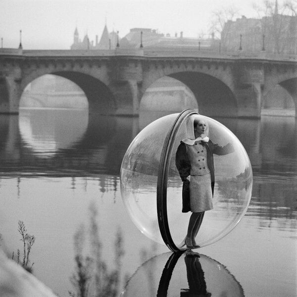 Девушка в пузыре, 1963 год.