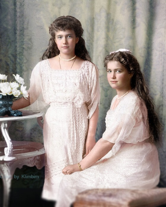 Великие княжны Анастасия и Мария Романова