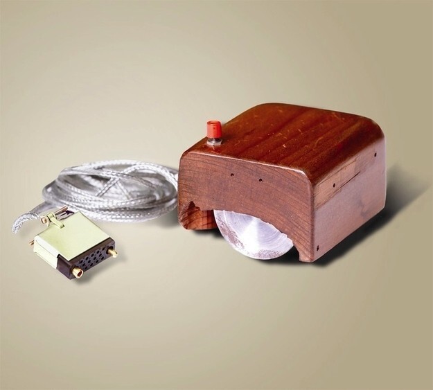 Прототип первой компьютерной мышки, которую создал Дуглас Энгельбарт