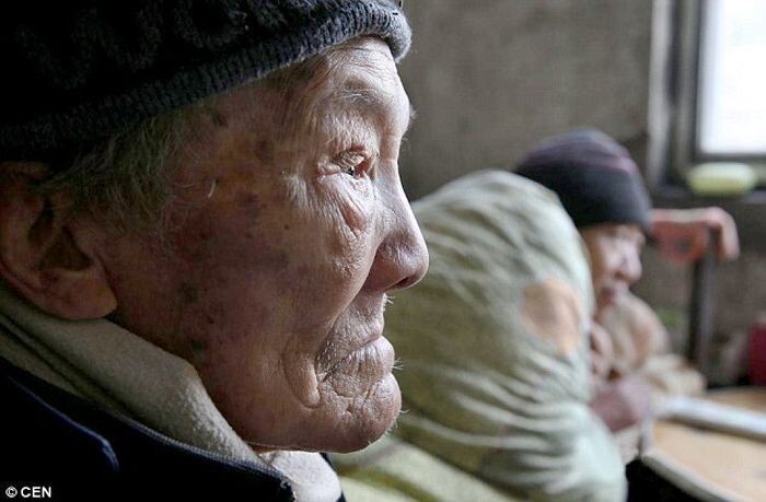 95-летний Сюй Десун всё больше и больше беспокоится о том, что станет с его сыном после его смерти.