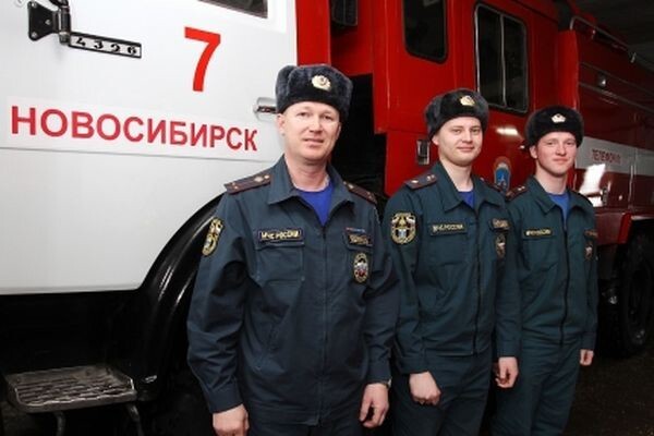 Двое новосибирских пожарных спасли из огня 44 человека
