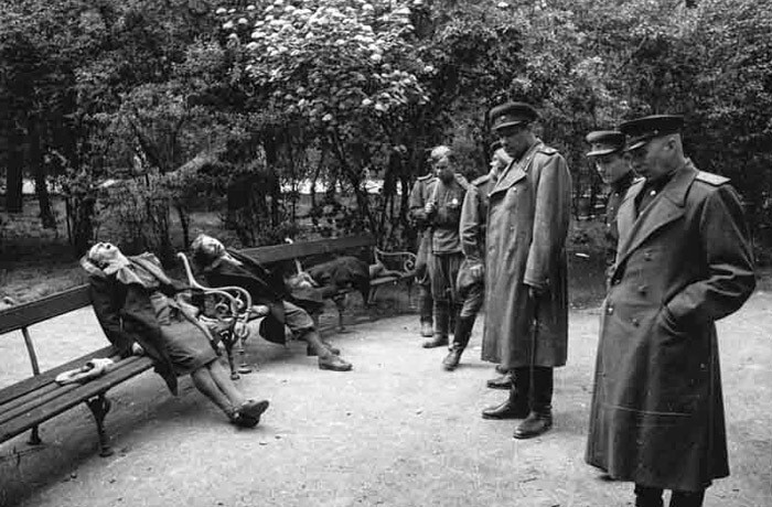 1945. Массовое самоубийство в Вене перед приходом Красной армии.