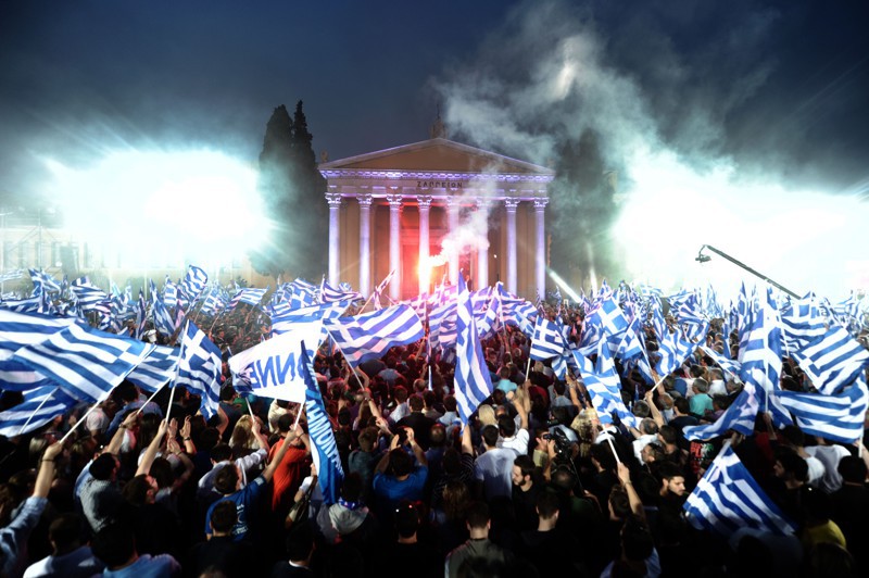 Греки протестуют возле резиденции Алексиса Ципраса