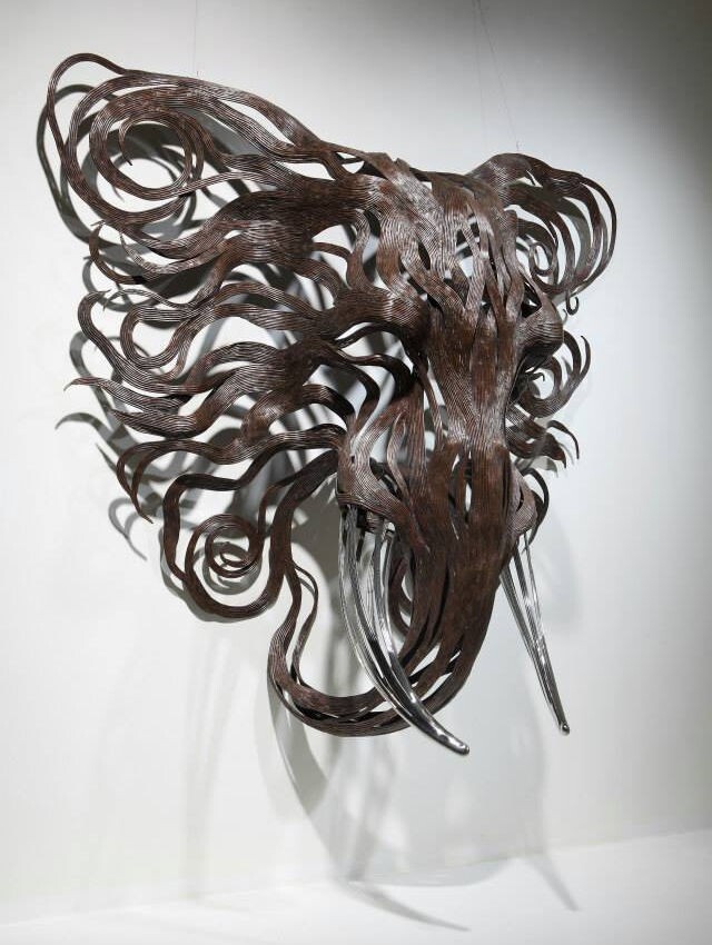 Невероятно динамичные скульптуры животных из металлических полос от Сон Хун Кана