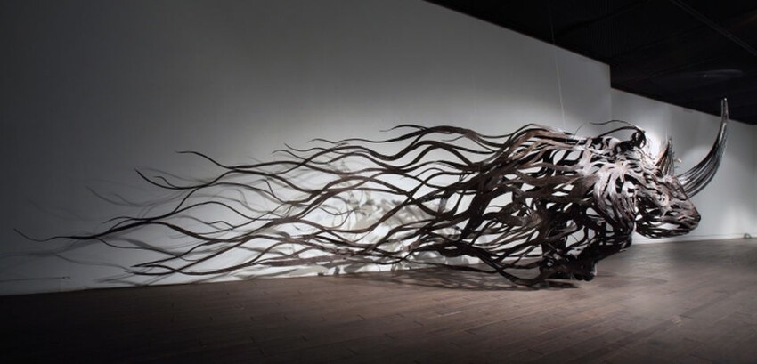 Невероятно динамичные скульптуры животных из металлических полос от Сон Хун Кана