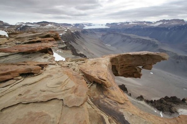 Сухие долины, Антарктида. Средняя норма выпадения осадков: 0 мм в год
