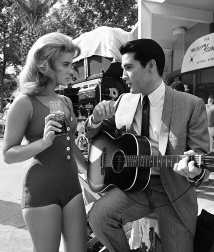 Элвис Пресли (Elvis Presley) и Энн Маргрет (Ann Margret) 
