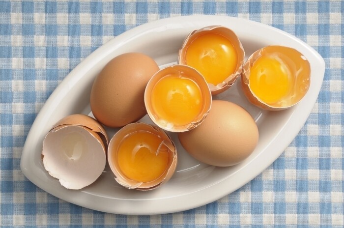 3. Употребление яиц помогает сохранить крепкими кости	