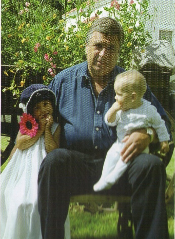 Государственный деятель Павел Бородин, сын Ваня и дочь Наташа. На снимке с дочерью Наташей