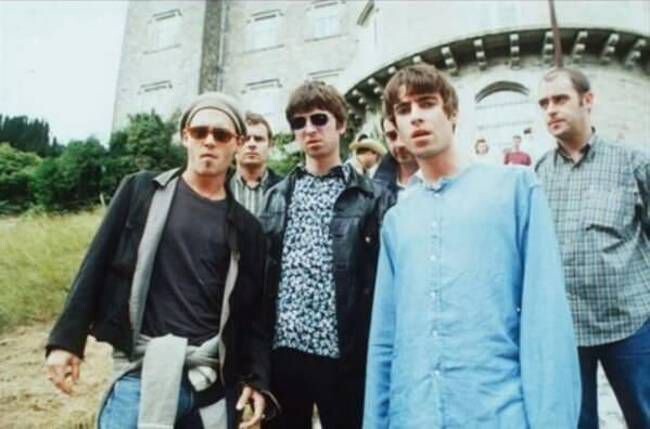 Молодой Джонни Депп и группа Oasis 
