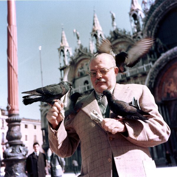 25. Эрнест Хеменгуэй,  Piazza San Marco, Venice, Italy, 1954.