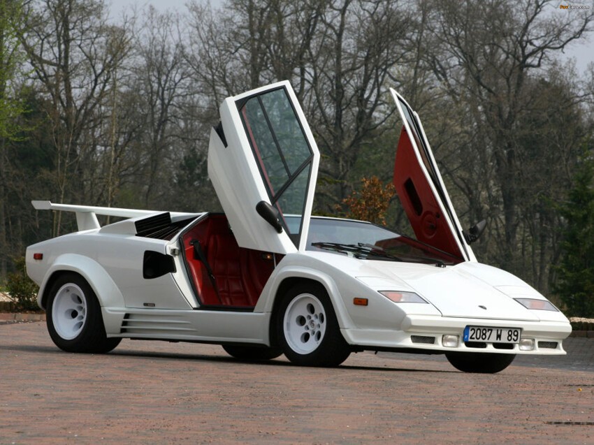 Спорткар Lamborghini Countach