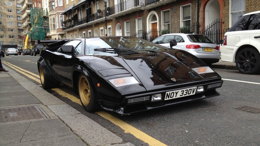 Спорткар Lamborghini Countach