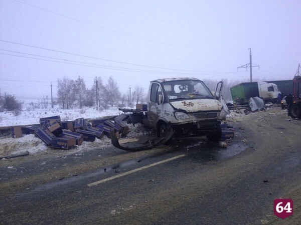  Под Саратовом произошло массовое ДТП с грузовиками и автобусом