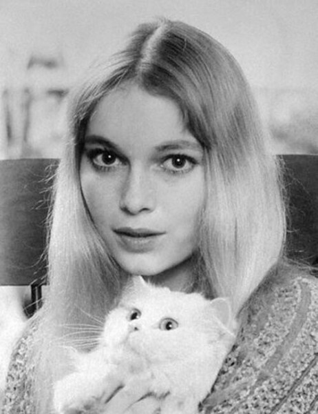 15. Mia Farrow 