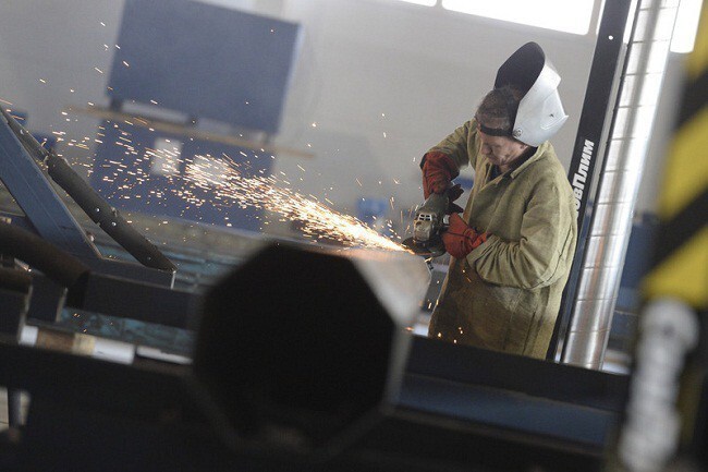 В Тосненском районе Ленинградской области открыт новый завод по производству опор для уличного освещения.