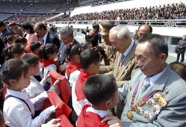 7. В 7 лет вас примут в пионеры [Korean Children's Union] 