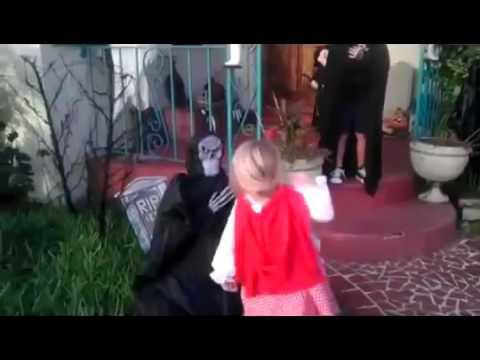 Девочка защитила брата от монстра на Хэллоуин  