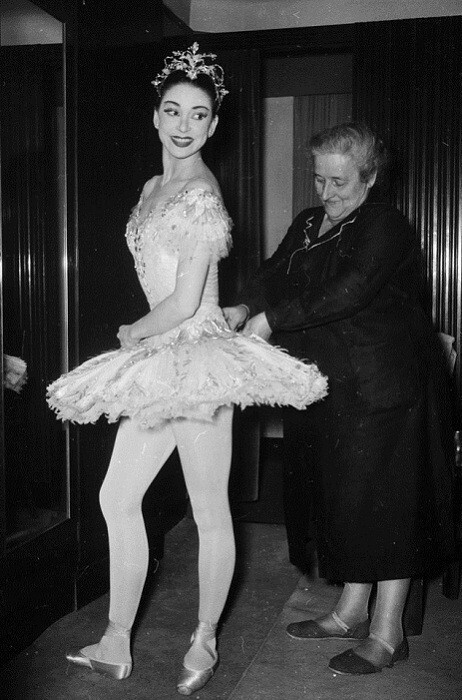Прима-балерина Марго Фонтейн перед выступлением в Ла Скала, 1957 год 
