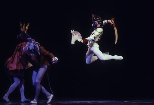 Михаил Барышников в роли принца в его собственной постановке «Щелкунчика» в театре American Ballet Theatre, 1977 год 