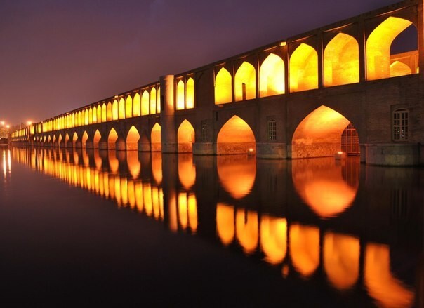 16. Мост Си-о-Се Поль, Иран