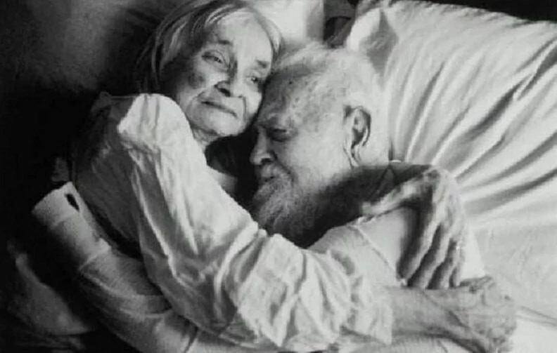 15 искренних фото о любви, неподвластной времени