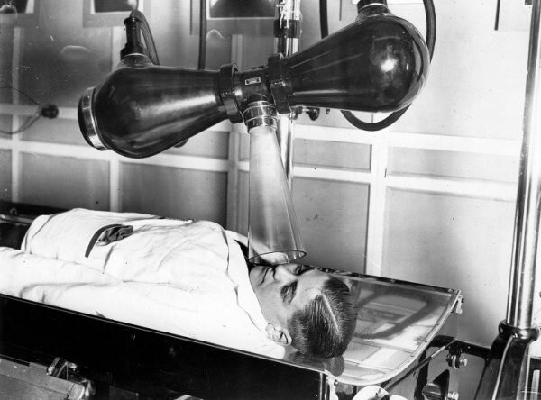 Демонстрация новейшего рентгеновского аппарата, Лондон, 1932