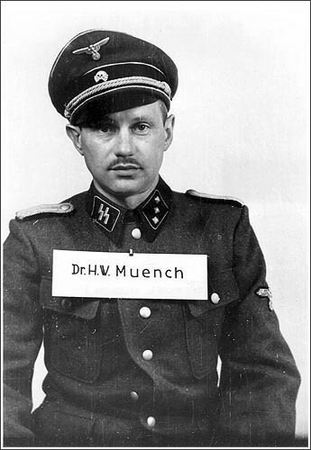 79. Ганс Мюнх, немецкий биолог. В период с 1943-го по 1945-й годы работал врачом в концлагере Освенцим