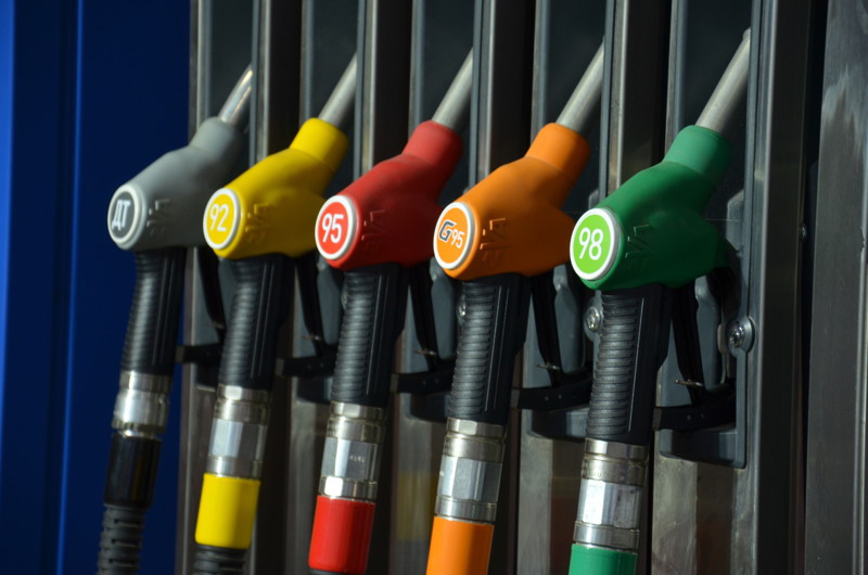 Стоимость литра бензина в США упала до 12 центов