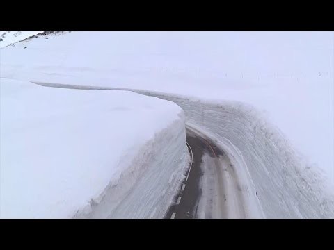 Дорога сквозь снег  