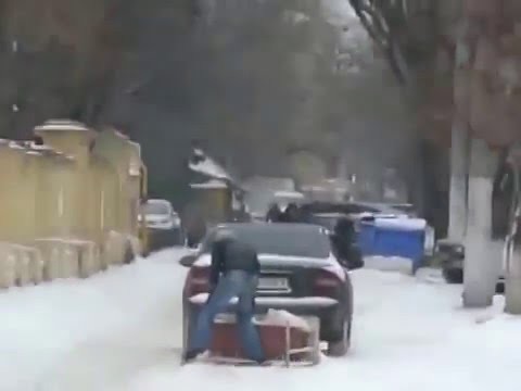 Как нужно чистит дорогу от снега. Одесса, школа №90 