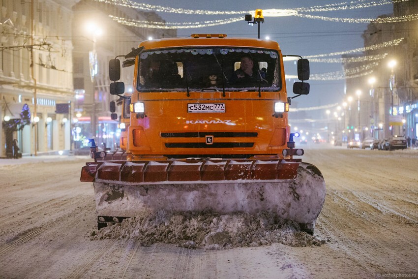 Как убирают снег в Москве