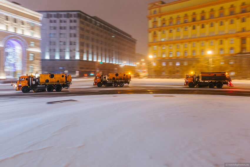 Как убирают снег в Москве