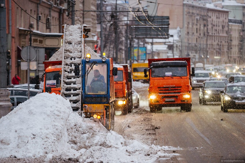 Как убирают снег в Москве