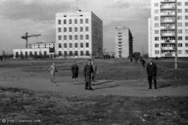 Чудесный район Москвы Нагатинский Затон в черно-белом цвете