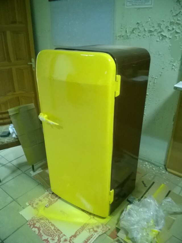Желтый двер 