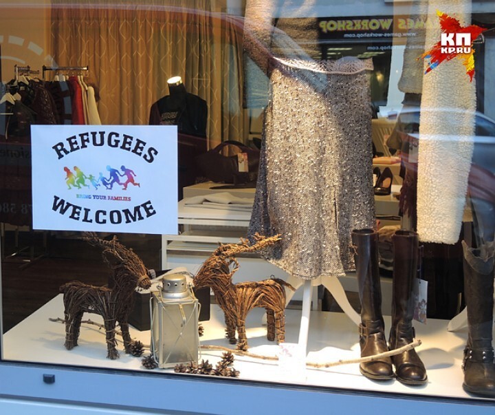 5. Витрина магазина плакат "Добро пожаловать, беженцы. Привозите свои семьи" Фото: Дарья АСЛАМОВА