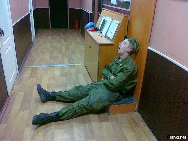 Солдат спит