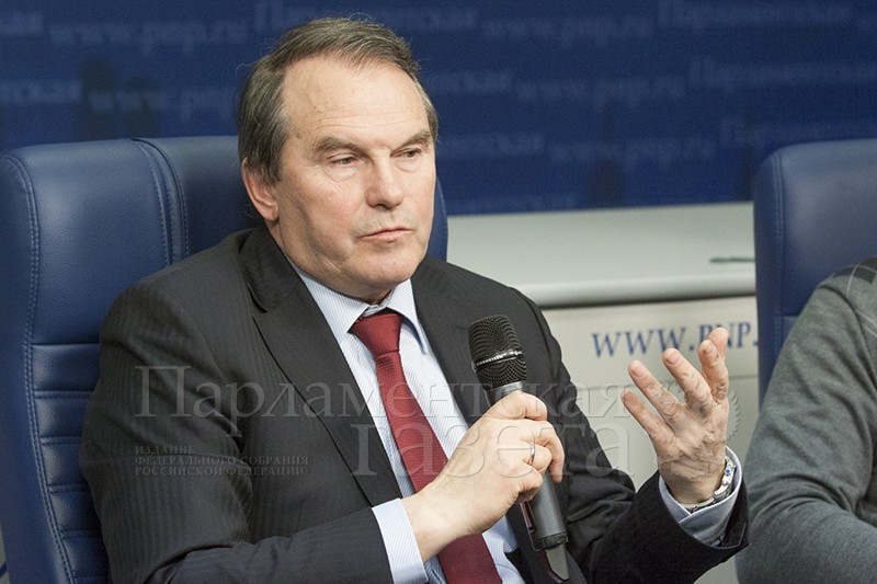 Сенатор Игорь Морозов заявил, что Греф — «конченая скотина»