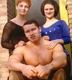 Редкие фото Арнольда Шварценеггера с девушками