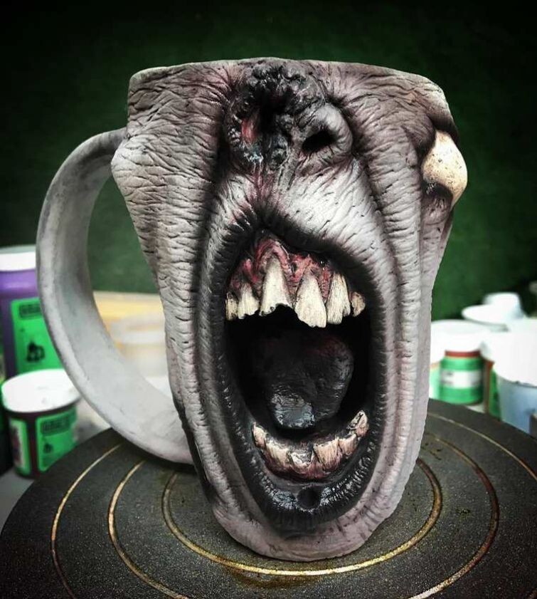 Начните день с хорошей порции кофе и... ужаса: с утра такие кружки испугают кого угодно!