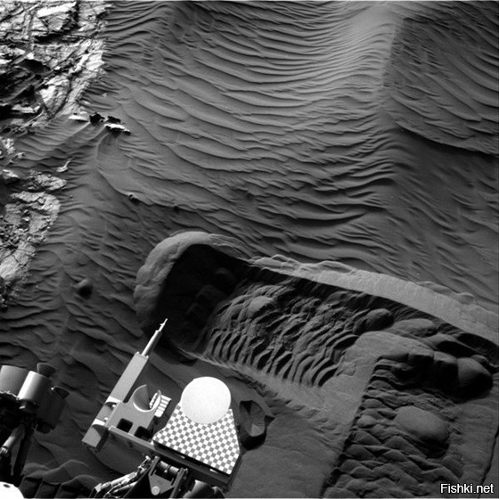 Марсоход Curiosity прислал новые фотографии поверхности марса