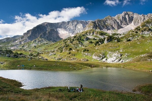 Западный Кавказ. Леса и рощи Кавказского природного заповедника - это «легкие» Сочи и курортов Краснодарского края. А вершины гор здесь венчают около 60 ледников.