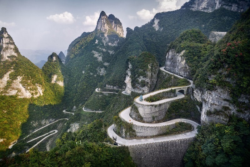 Адреналиновая горная дорога в Китае: