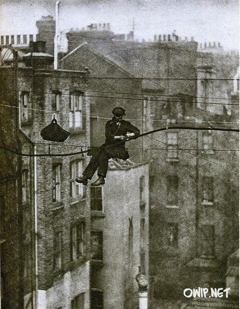  Телефонист в Лондоне за работой, 1930 г.